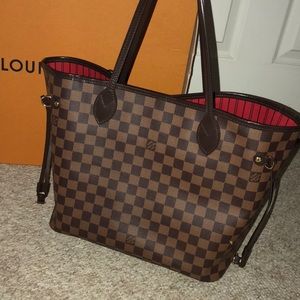 Authentic LV Neverfull MM Clutch Included